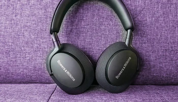 Why Over-Ear Headphones Best for Hearing Health?