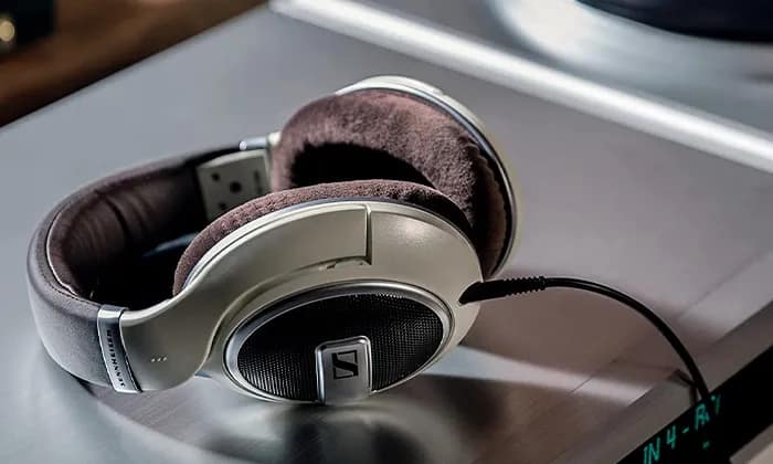 Sennheiser HD 599 Wired Over-ear Headphones