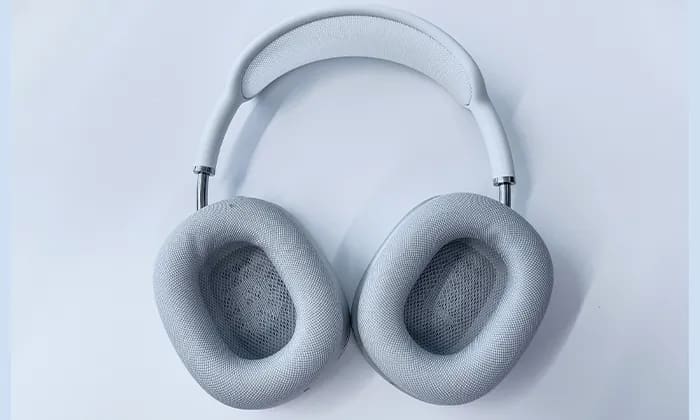 open or closed headphones better for gaming